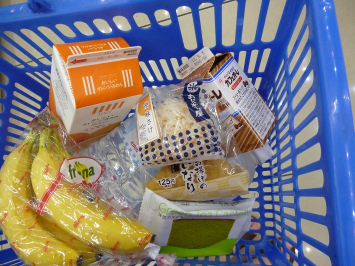 Cesta de la compra en el Lawson de Mitaya