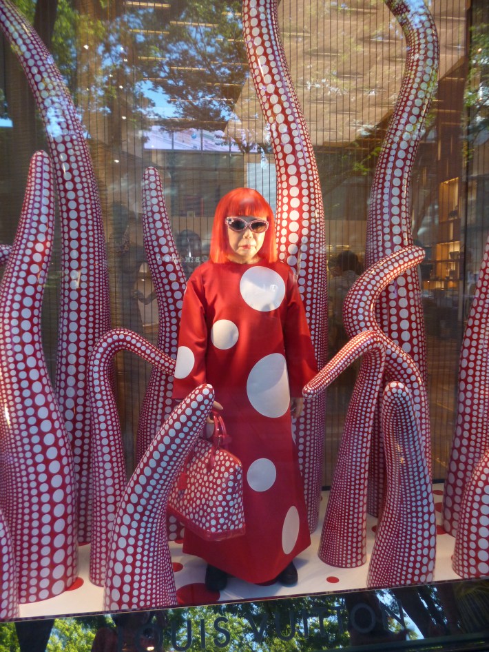 Escaparate Louis Vuitton (colaboración de Yayoi Kusama), Tienda Omotesando verano 2012