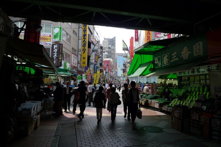 Pasaje bajo las vías