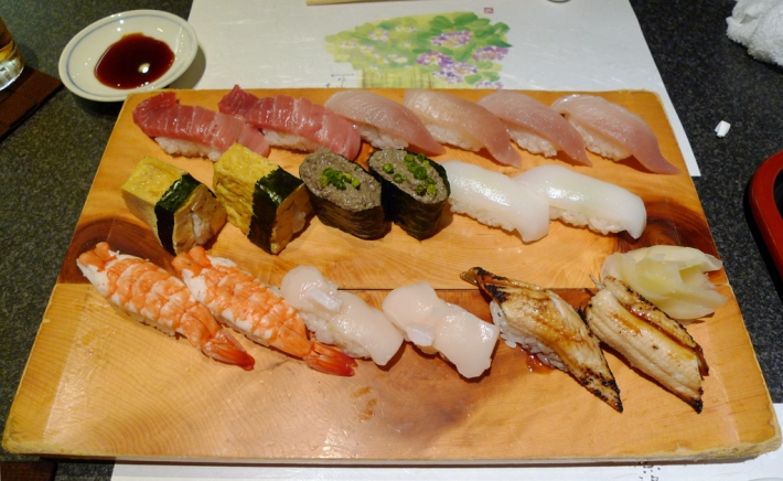 Selección de nigiri sushi para cenar
