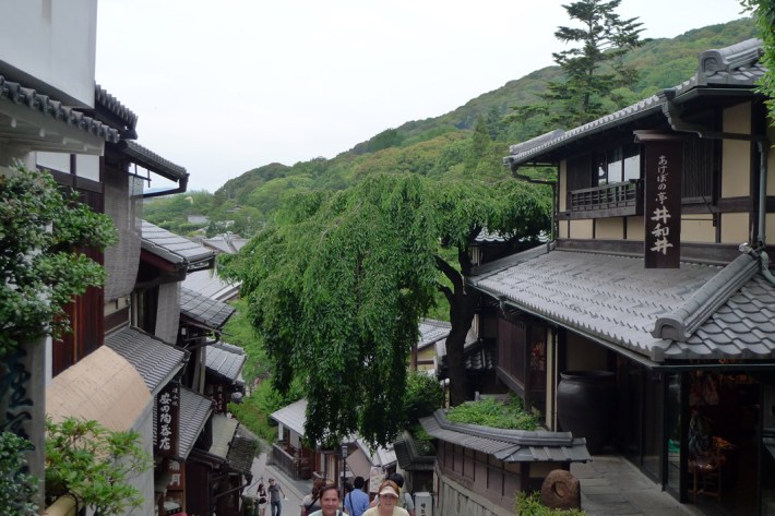 Calles cercanas a Kiyomizu. El sauce.