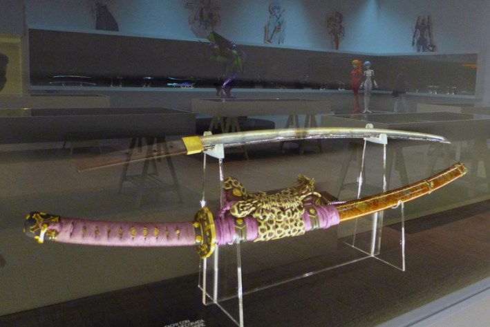 Engaste de espada larga Tachi y con empuñadura trenzada y vaina decorada. Periodo Edo.