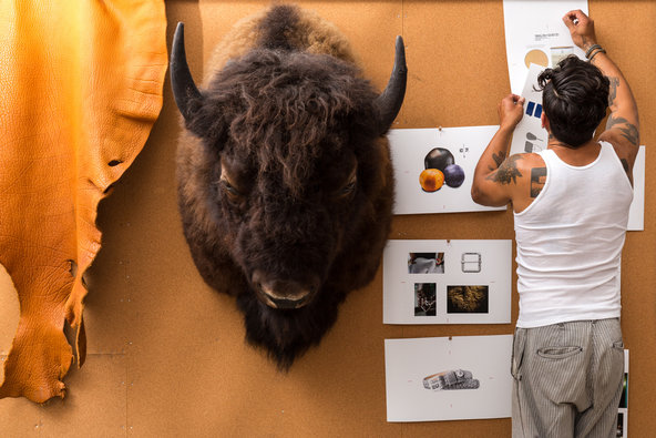 Mural de inspiración en su taller de Los Angeles. Vía The New York Times©
