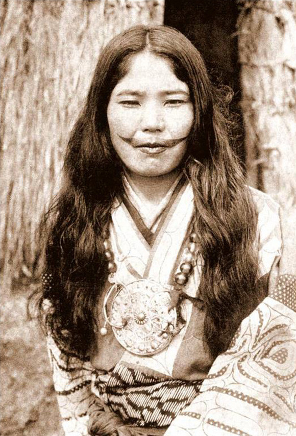 Mujer ainu